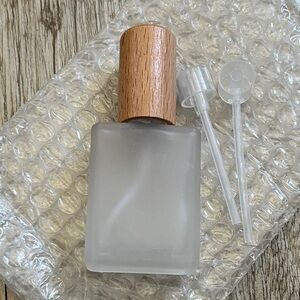 15 ml Frosted Glass Spray Bottle with Wooden Cap and 2 droppers.